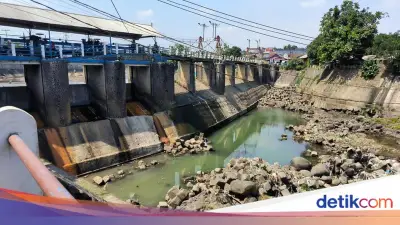 Kemarau Keringkan Bendung Katulampa, TMA Sentuh 0 Cm
