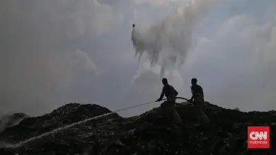 KLH Duga Titik Api Kebakaran TPA Jatiwaringin dari Area Open Dumping