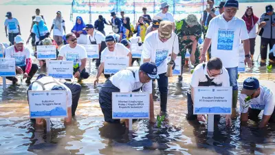 KLH Pulihkan 484 Hektare Mangrove di NTB, Libatkan 1.500 Warga