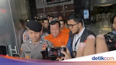 KPK Geledah Kantor DPRD Kuansing Terkait Kasus Bupati Suhardiman Amby