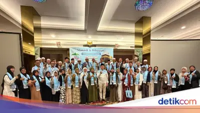 Le Minerale Lepas 35 Calon Jemaah Umrah ke Tanah Suci