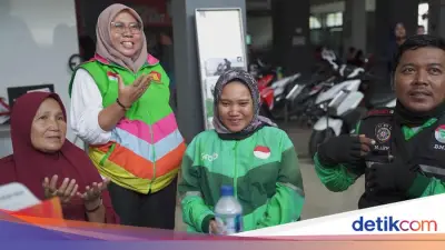 Legislator Gerindra Beri Motor Baru untuk Ojol Tunarungu Korban Pencurian