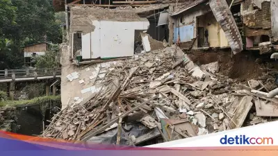 Longsor di Bandung Hancurkan Masjid, Madrasah, dan Dua Rumah
