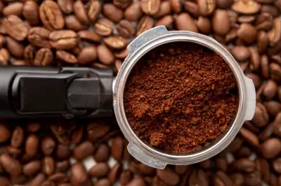 Manfaat Ampas Kopi: Penghilang Bau Kulkas Alami