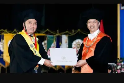 Martin Tampubolon Raih Gelar Magister UGM dalam 1 Tahun 1 Bulan, Tercepat