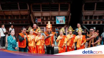 Menbud Fadli Zon Tegaskan Komitmen Jaga Kelestarian Desa Adat Hiliamaetaniha