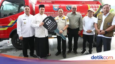 Mendagri Tito Serahkan Kendaraan Tangki Air Multifungsi ke Aceh Tengah