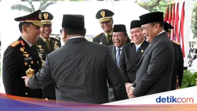 Momen Hangat Kapolri-Panglima TNI Dampingi Prabowo di Praspa 2026