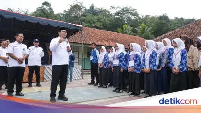 MPLS di Cilacap, Taj Yasin Motivasi Siswa dan Beri Hadiah Sepeda