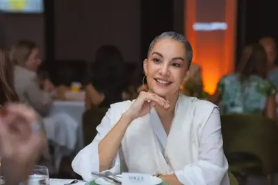 Nadya Hutagalung Santai Tanggapi Kritik Rambut Beruban, Bukan Untuk Pujian