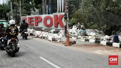 Pemotor Ngaku Tentara di Trotoar Depok Ternyata Karyawan Swasta