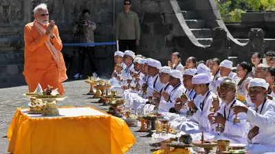 PM India Narendra Modi Ibadah di Candi Prambanan, Sebut Momen Sakral