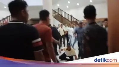 Ricuh Rapat DPRD Riau: Pimpinan vs Anggota Saling Pukul