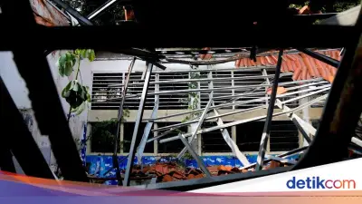 SDN Kebayoran Lama Ambruk 2 Tahun, Siswa Numpang Belajar Sore