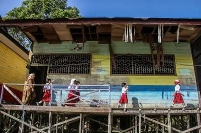 Sekolah Nasional Terintegrasi: Kastanisasi Pendidikan yang Langgar Konstitusi?