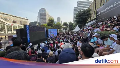 Serunya Nobar Piala Dunia di CFD Sudirman-Thamrin, Warga Berkumpul Sejak Pagi