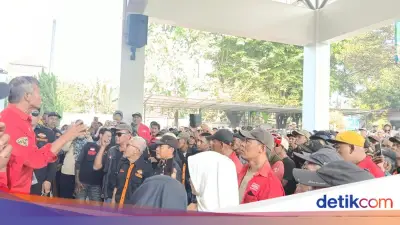 Sopir Bentor Geruduk Dishub Minta Tetap Bisa Beroperasi di Malioboro