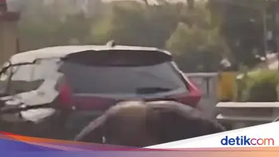 Sopir Calya Ngaku Diserempet Sebelum Rusak Spion MINI Cooper di Jakut