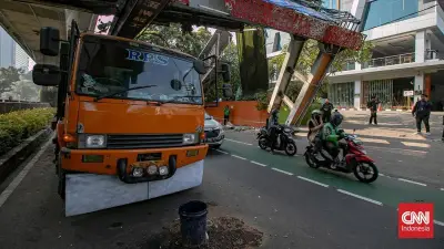 Sopir Truk Crane Tabrak JPO Tendean Akui Sedang Fokus Lihat Maps