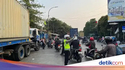 Ternyata Ini Biang Kerok Macet Parah di Cakung Arah Cilincing Tadi Pagi