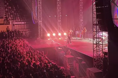 The Neighbourhood Sukses Konser di Jakarta, Bawakan 21 Lagu