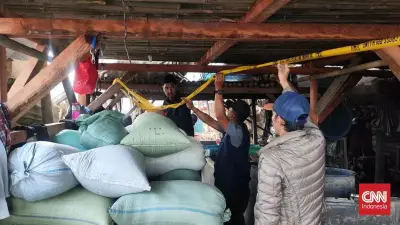 Tiga Perusahaan Diserang Segel DLHK Bantu Pencemaran Sungai Cisadane