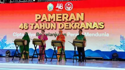 Tri Tito Hadiri Syukuran 46 Tahun Dekranas di Makassar, Kenakan Baju Bodo