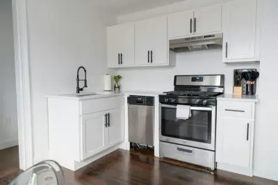 Trik Desain Bikin Dapur Kecil Terasa Luas, Perbaiki Jalur Pandang