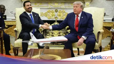 Trump Diejek Usai Puji PM Irak 'Muda dan Tampan'