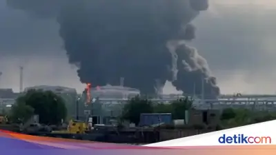 Ukraina Serang Terminal Minyak Utama di St Petersburg, Rusia