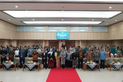 UNJ dan IKA Wujudkan Kampus Hijau dengan Gazebo dan PLTS