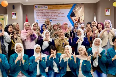UNJ-LPDP Berdayakan Warga Kampung Melayu Lewat Pelatihan Digital dan Menjahit