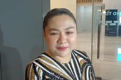 Vicky Shu Hadiri Resepsi Pernikahan Nathalie Holscher dan Aripat
