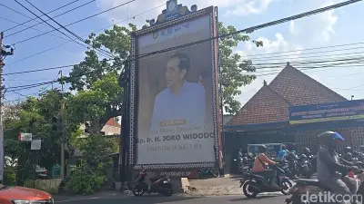 Wali Kota Solo Dilaporkan ke Kejaksaan atas Baliho Ultah Jokowi