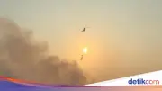 2 Heli Water Bombing Dikerahkan Padamkan Kebakaran TPA Jatiwaringin Tangerang