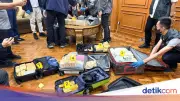 74 Kg Emas dalam Brankas Tersembunyi di Balik Dinding Rumah Sentul