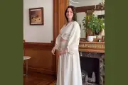 Anne Hathaway Tak Sangka Hamil Ketiga di Usia 43 Tahun