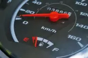 Bensin Tipis Dekat Garis Merah, Ini Dampaknya pada Mesin Mobil