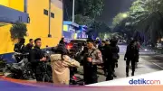 Brimob dan Polres Jakbar Bubarkan Tawuran, 4 Remaja Bersenjata Celurit Diamankan