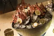 Brunch Malam: Pengalaman Bersantap Premium di Lobo The Ritz-Carlton Jakarta