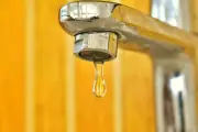 Cara Bersihkan Kerak di Kepala Keran Tanpa Tukang