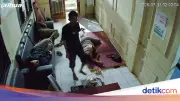 CCTV Rekam Pria Curi HP Petugas Tidur di Kantor Satpol PP Pandeglang