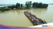 China Gunakan Jembatan Apung Portabel untuk Evakuasi Korban Banjir, Disorot Dunia