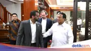 Direktur FBI Serahkan Langsung Artefak Budaya RI ke Prabowo