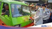 Dishub Bogor Tindak Sopir Angkot Hapus Tanda 'Angkot Tua'