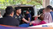 Dokkes Polres Jakpus Evakuasi Wanita Pendarahan di Stasiun Sawah Besar