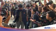Don Ritto dan 8 Koper Isi Emas-Duit Tiba di Kejagung