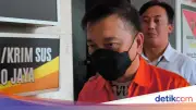Don Ritto Diserahkan ke Kejagung, Begini Penampakannya Berbaju Tahanan