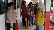 Fenomena Orang Tua Rebutan Bangku Depan di Hari Pertama Sekolah di Tangerang