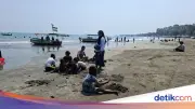 Gunung Anak Krakatau Erupsi, Wisatawan Tetap Padati Pantai Anyer